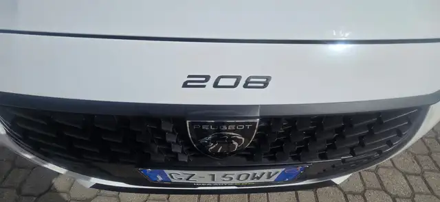 Peugeot 208 view 7