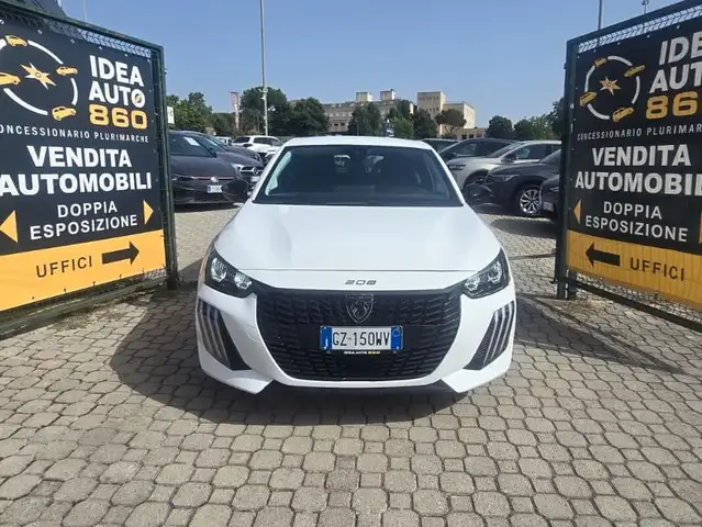 Peugeot 208 view 2