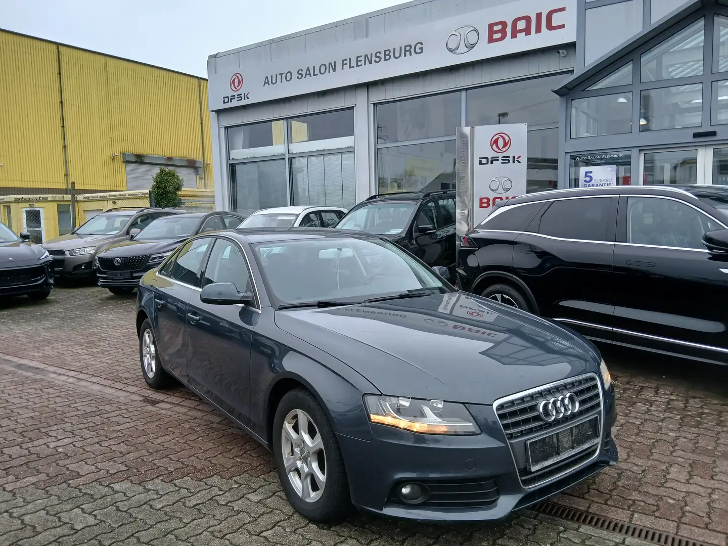 Audi A4 Attraction*Automatik*TÜV 12.2026*AHK Gris - 1