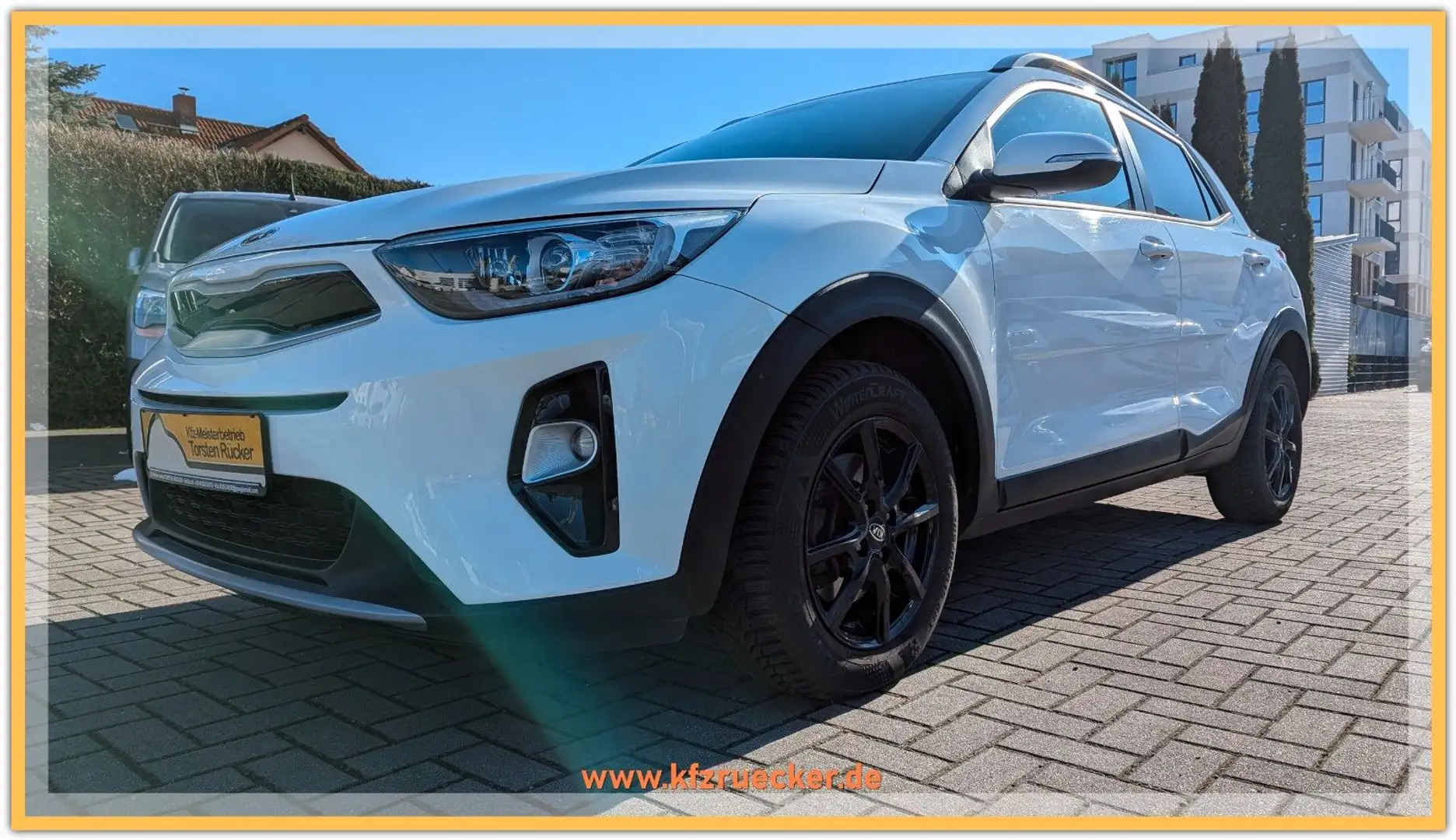 Kia Stonic 1.2 Vision 1.H RFK PDC SHZG LHZG WENIG KM Weiß - 2