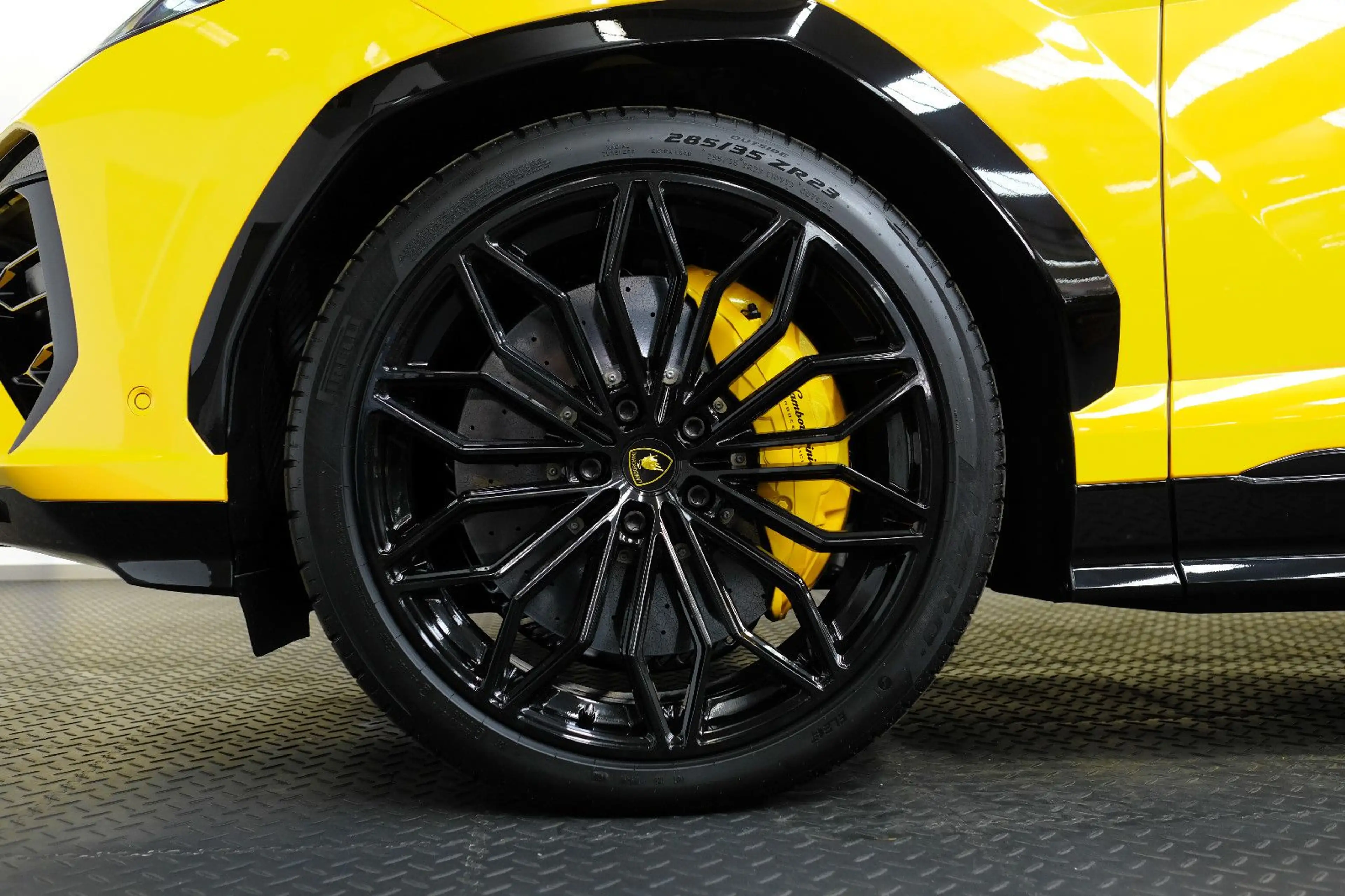 Lamborghini Urus SE/B&O/MASSAGE/23ZOLL/STYLE PACK/AMBIENTE — photo 6