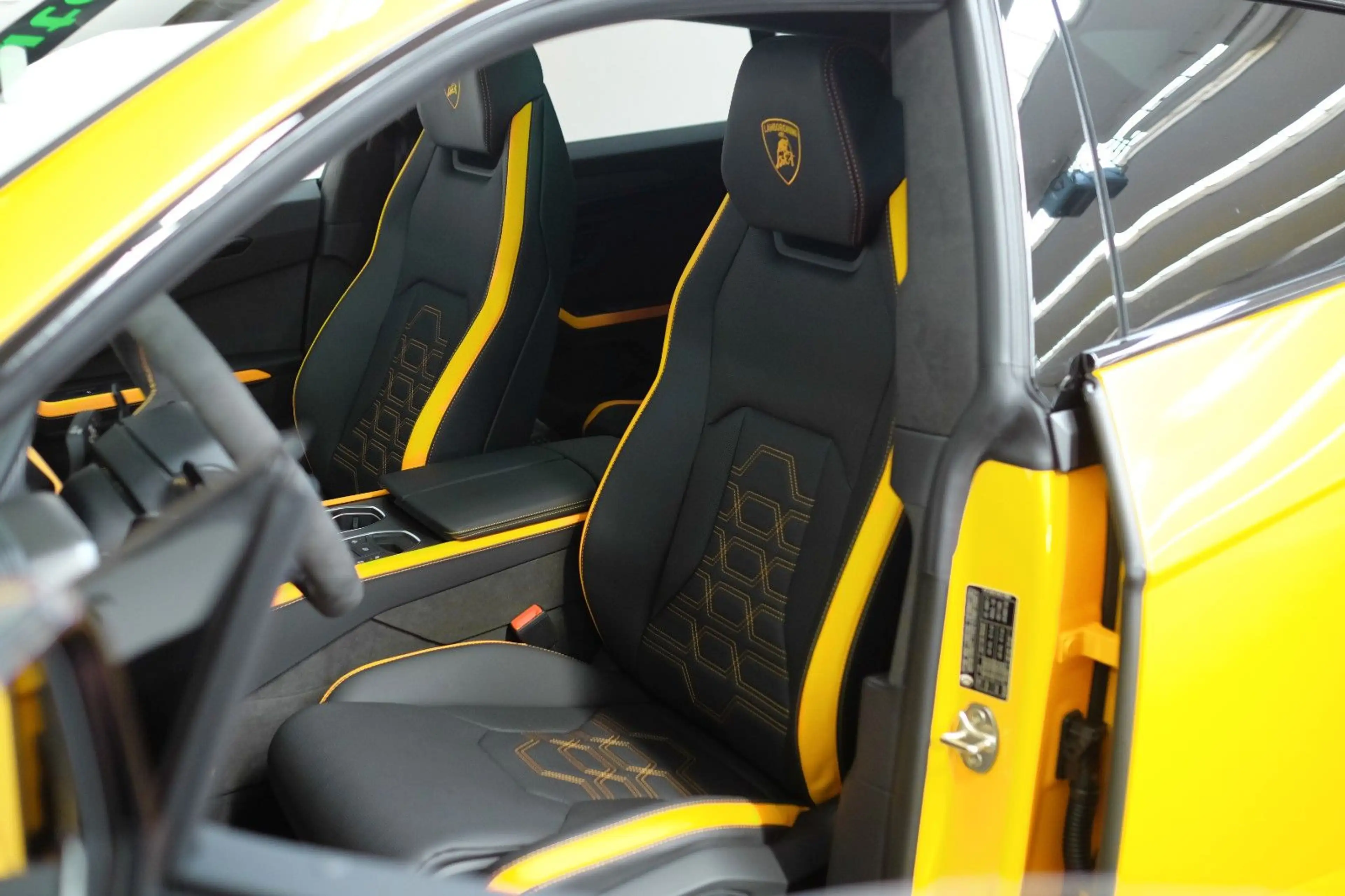 Lamborghini Urus SE/B&O/MASSAGE/23ZOLL/STYLE PACK/AMBIENTE — photo 9