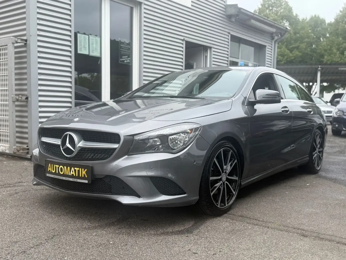Mercedes-Benz CLA 180 AUTOMATIK+AHK+PDC+NAVI Grau - 1