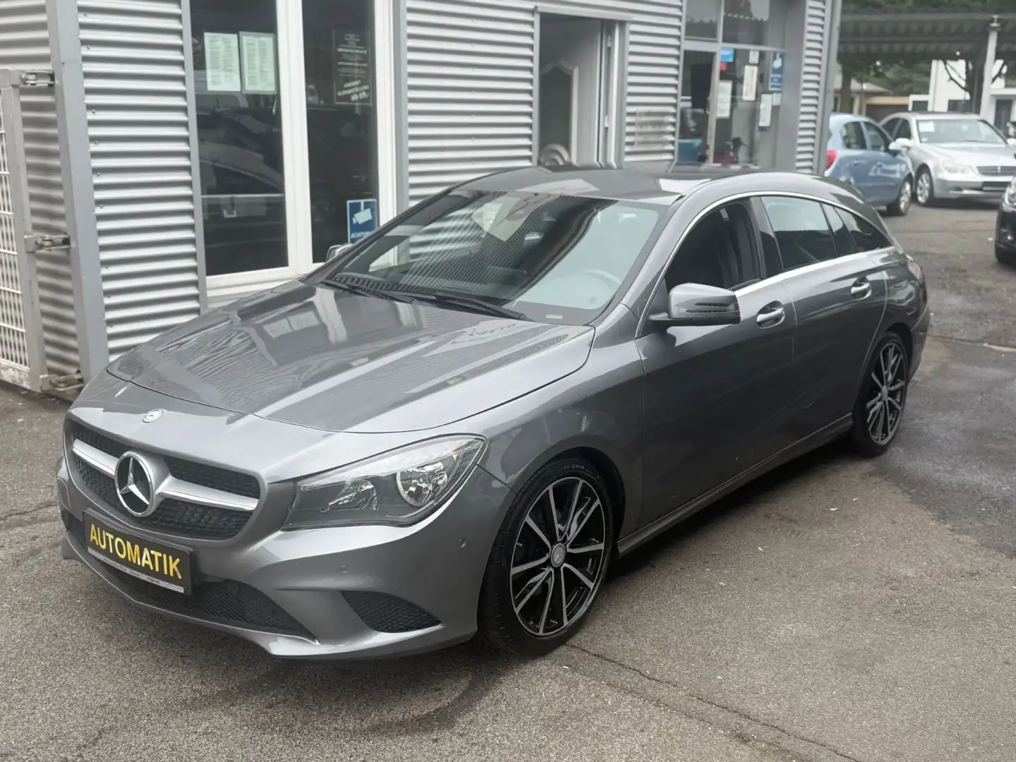 Mercedes-Benz CLA 180 AUTOMATIK+AHK+PDC+NAVI Grau - 2