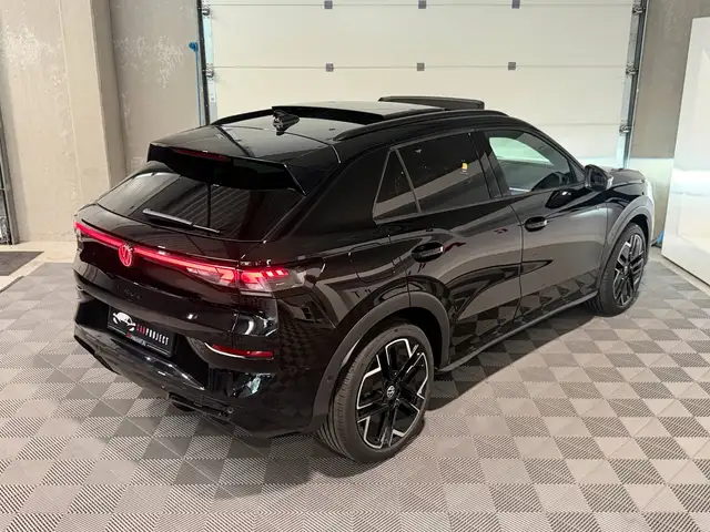 Volkswagen T-Roc view 12
