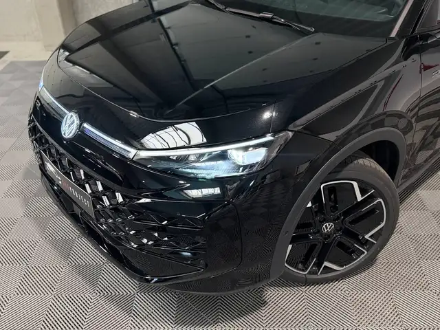 Volkswagen T-Roc view 4