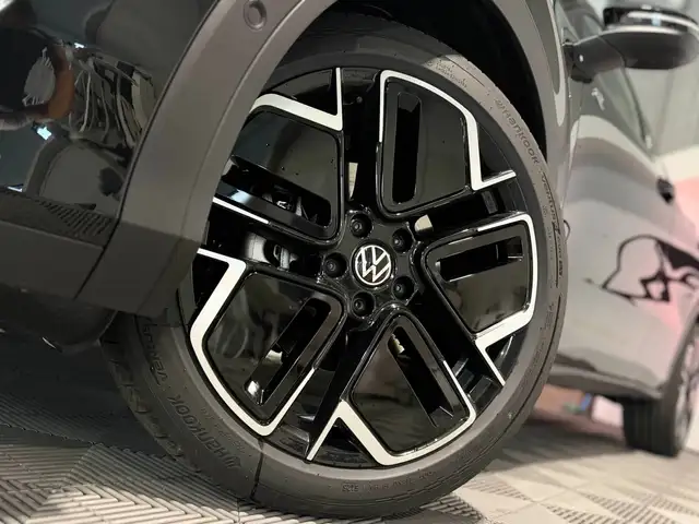 Volkswagen T-Roc view 10