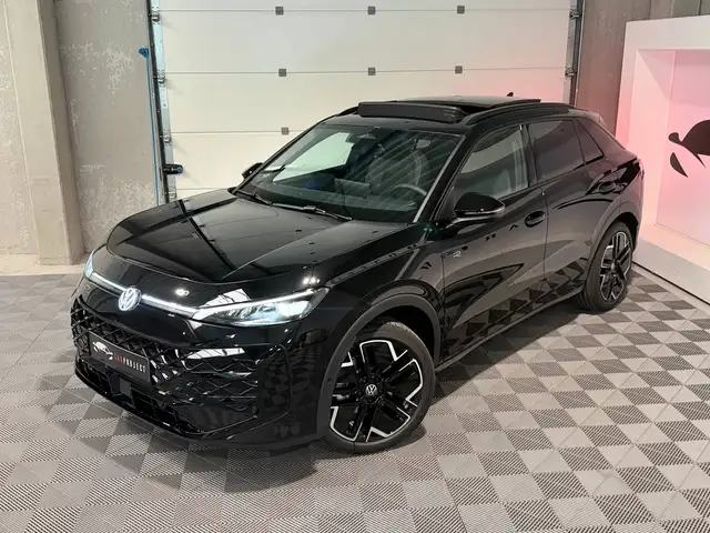 Volkswagen T-Roc view 3