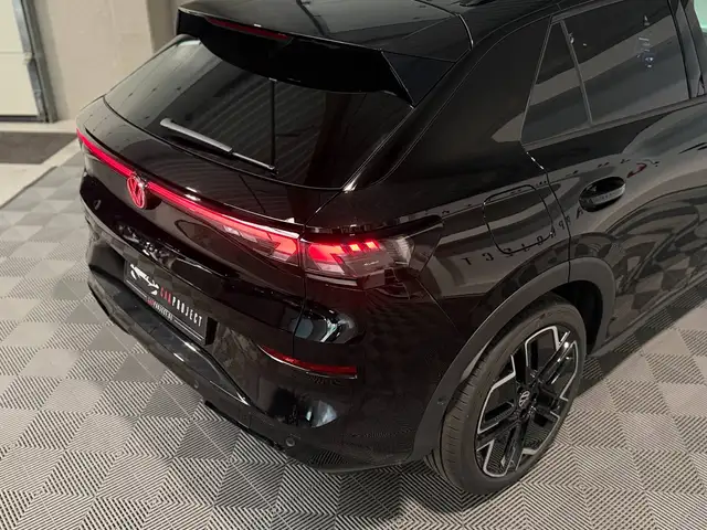Volkswagen T-Roc view 13