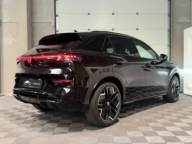 Volkswagen T-Roc view 11