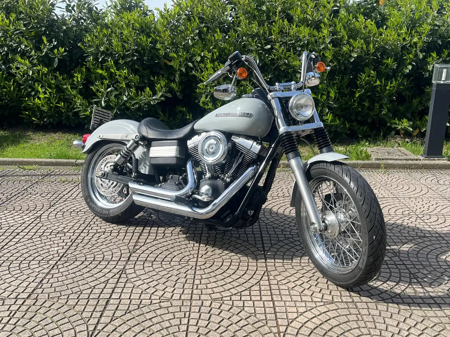 Harley-Davidson Dyna Street Bob - 1