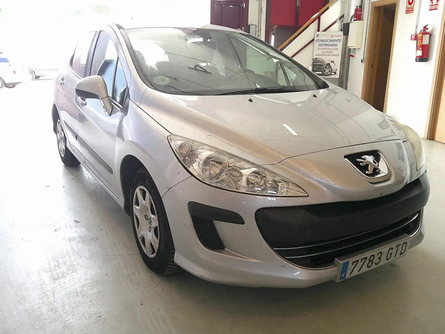 Peugeot 308 1.6HDI FAP Confort 5 vel. Grijs - 2