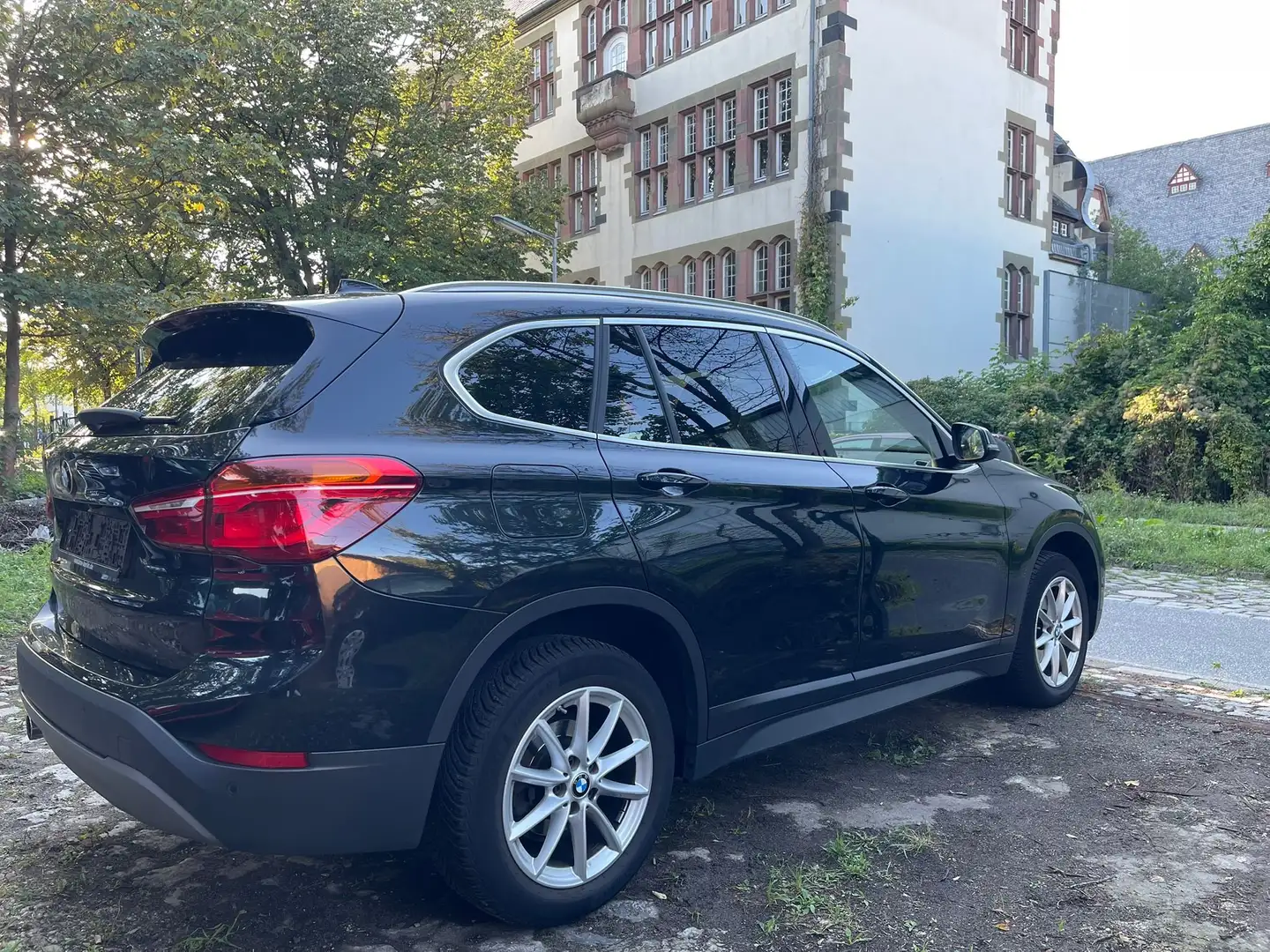 BMW X1 sDrive 18 d Advantage Schwarz - 2