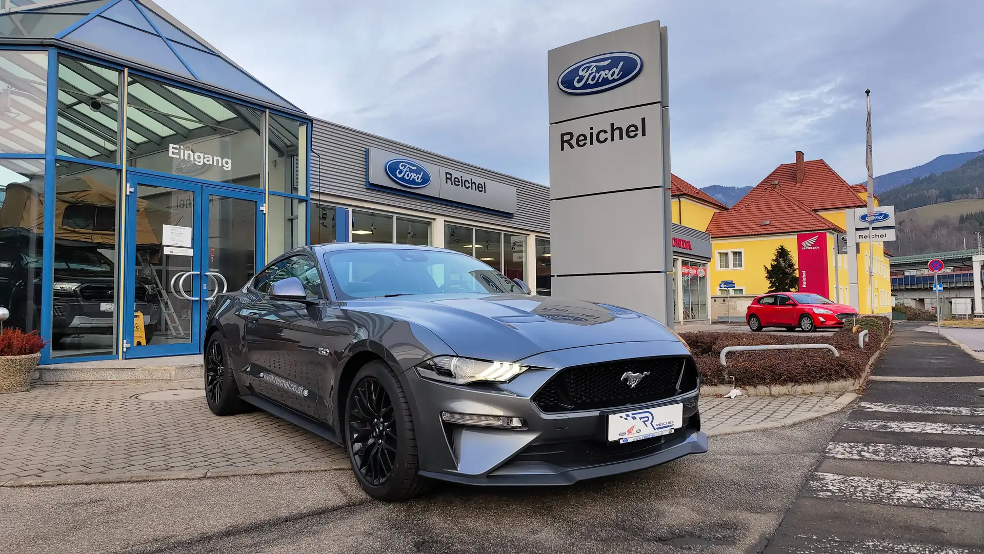Ford Mustang GT Grau - 1