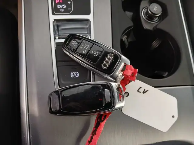 Audi A6 view 16