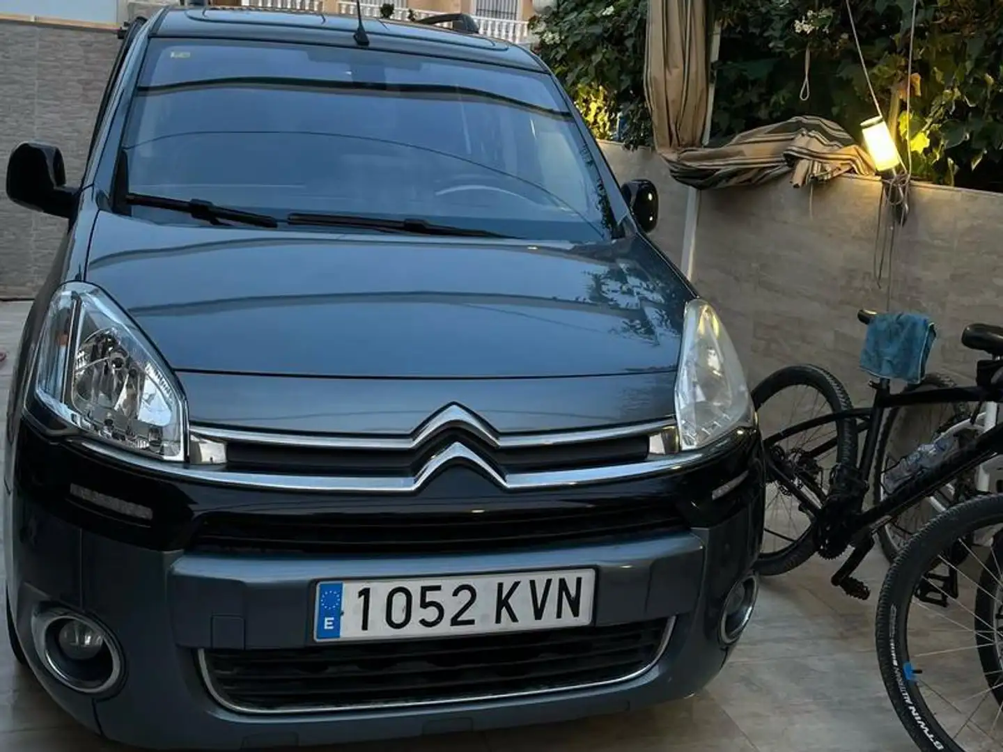 Citroen Berlingo Berlingo Combi 1.6HDI XTR Plus 110 XTR Plus Negro - 1