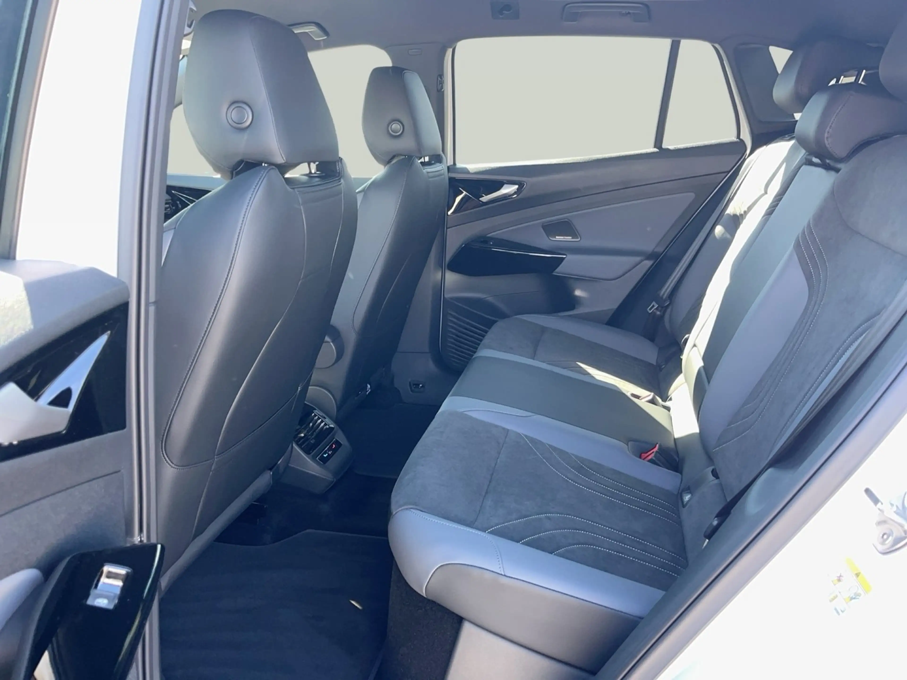 Volkswagen ID.4 Pro 210 kW Business — photo 12