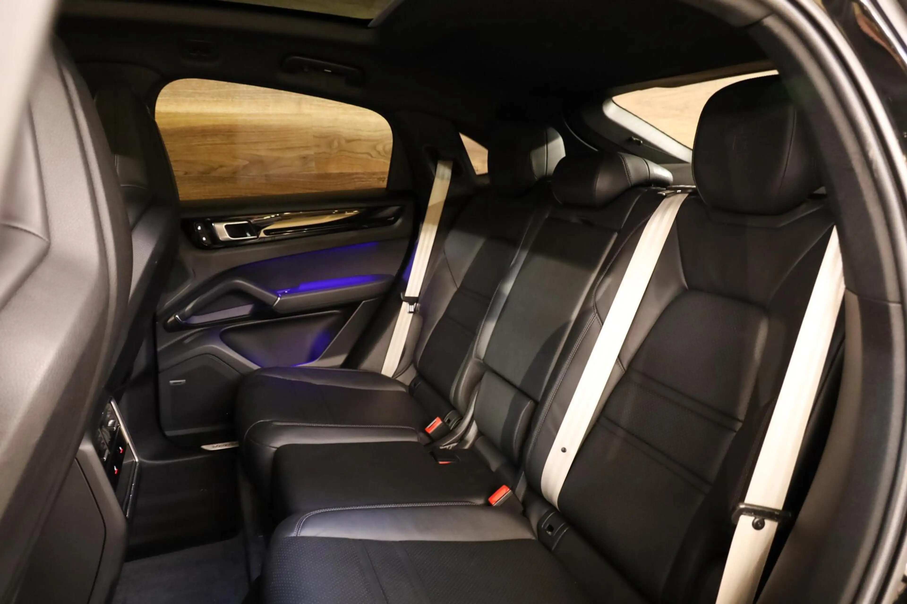 Porsche Cayenne Coupé 3.0 E-Hybrid Platinum|Pano|Chrono|Bose| — photo 11