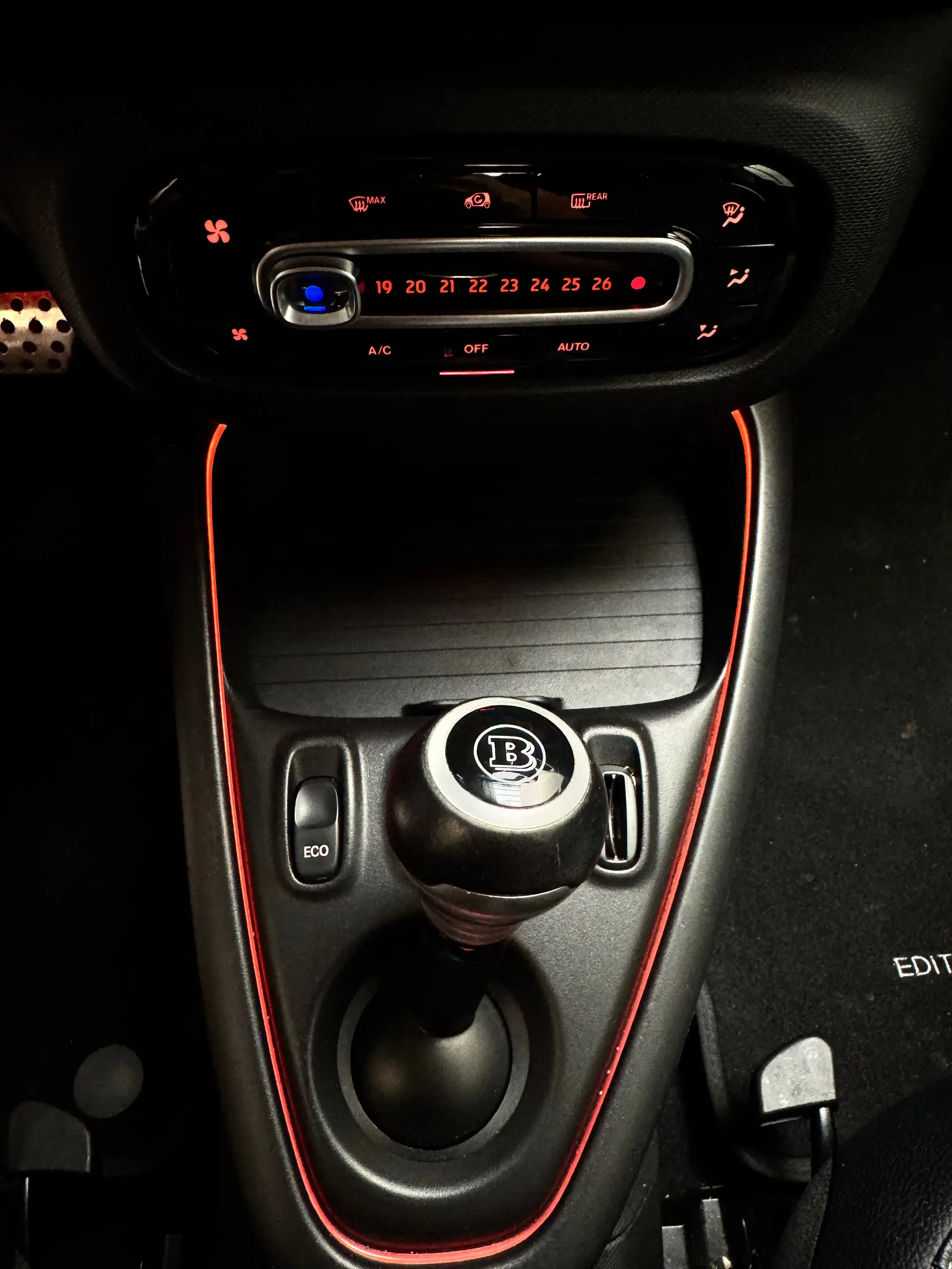 smart forTwo Fortwo Coupe Brabus Eq 17.6 kWh EQ Brabus Style (EU6.2) — photo 8