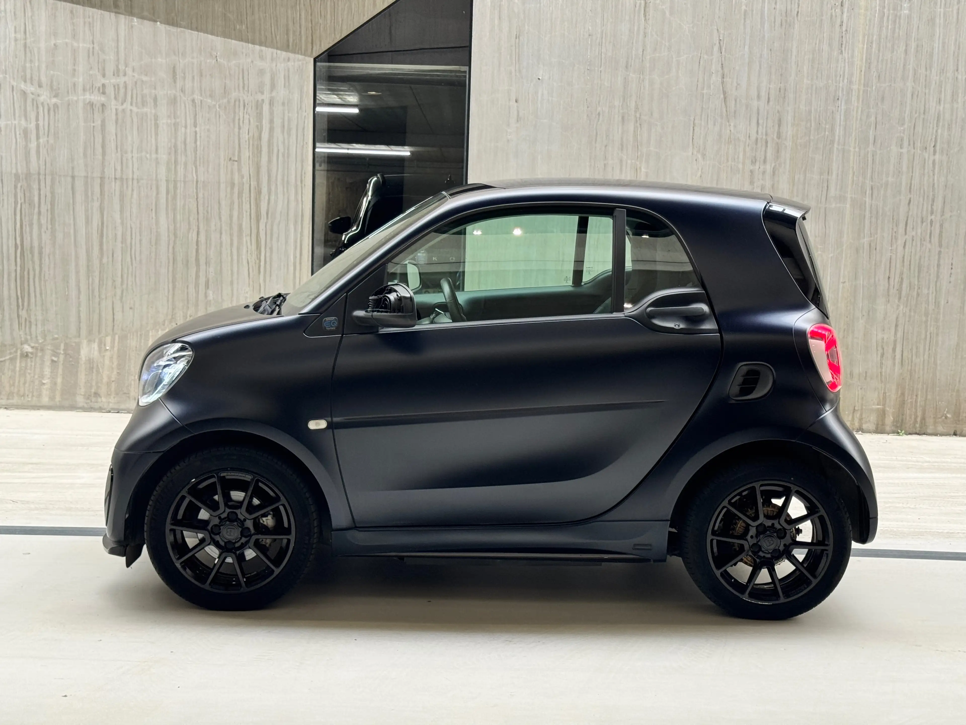 smart forTwo Fortwo Coupe Brabus Eq 17.6 kWh EQ Brabus Style (EU6.2) — photo 4