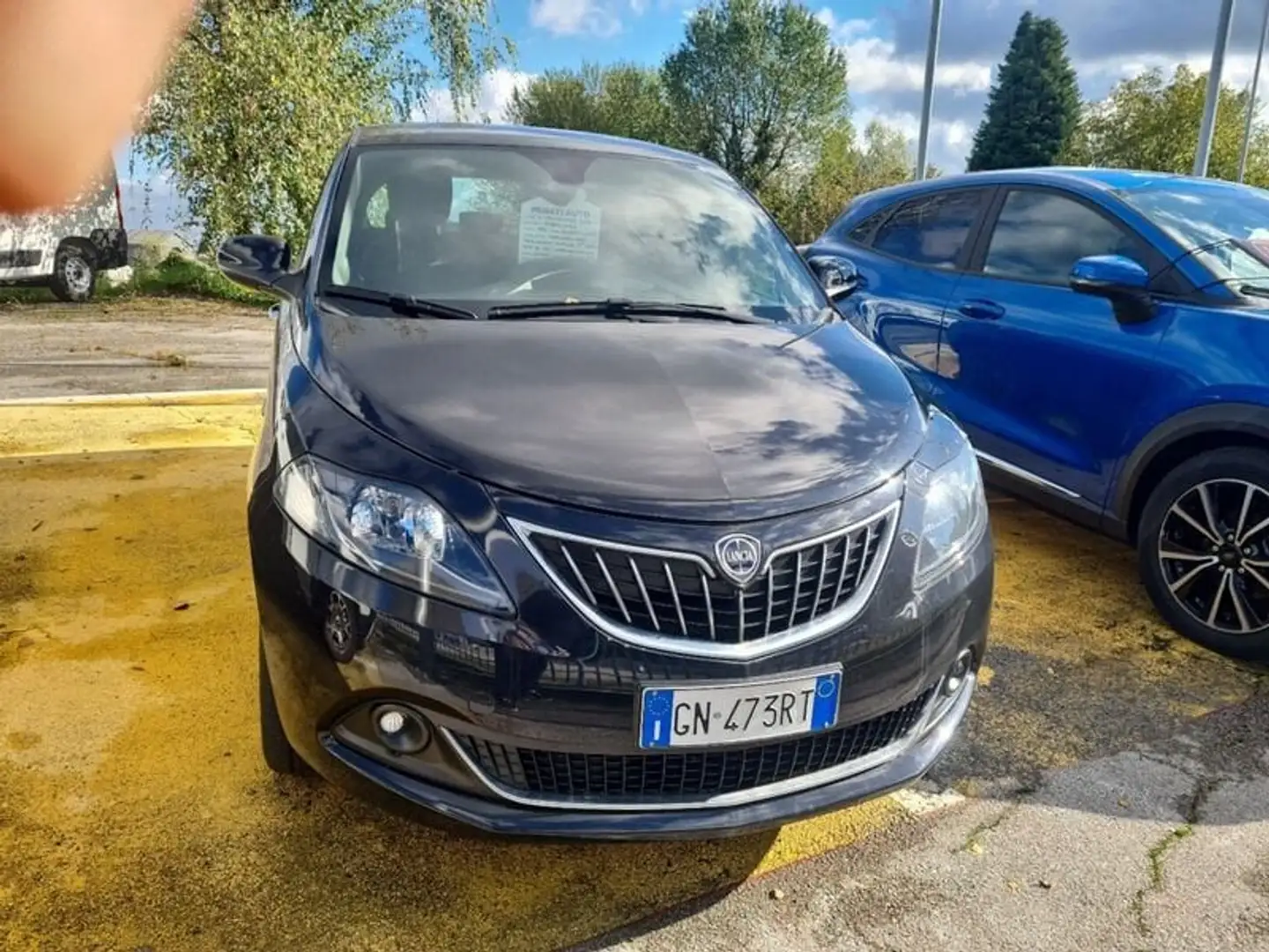 Lancia Ypsilon 1.0 FireFly 5 porte S&S Hybryd Gold CON PROMO PEN Černá - 2