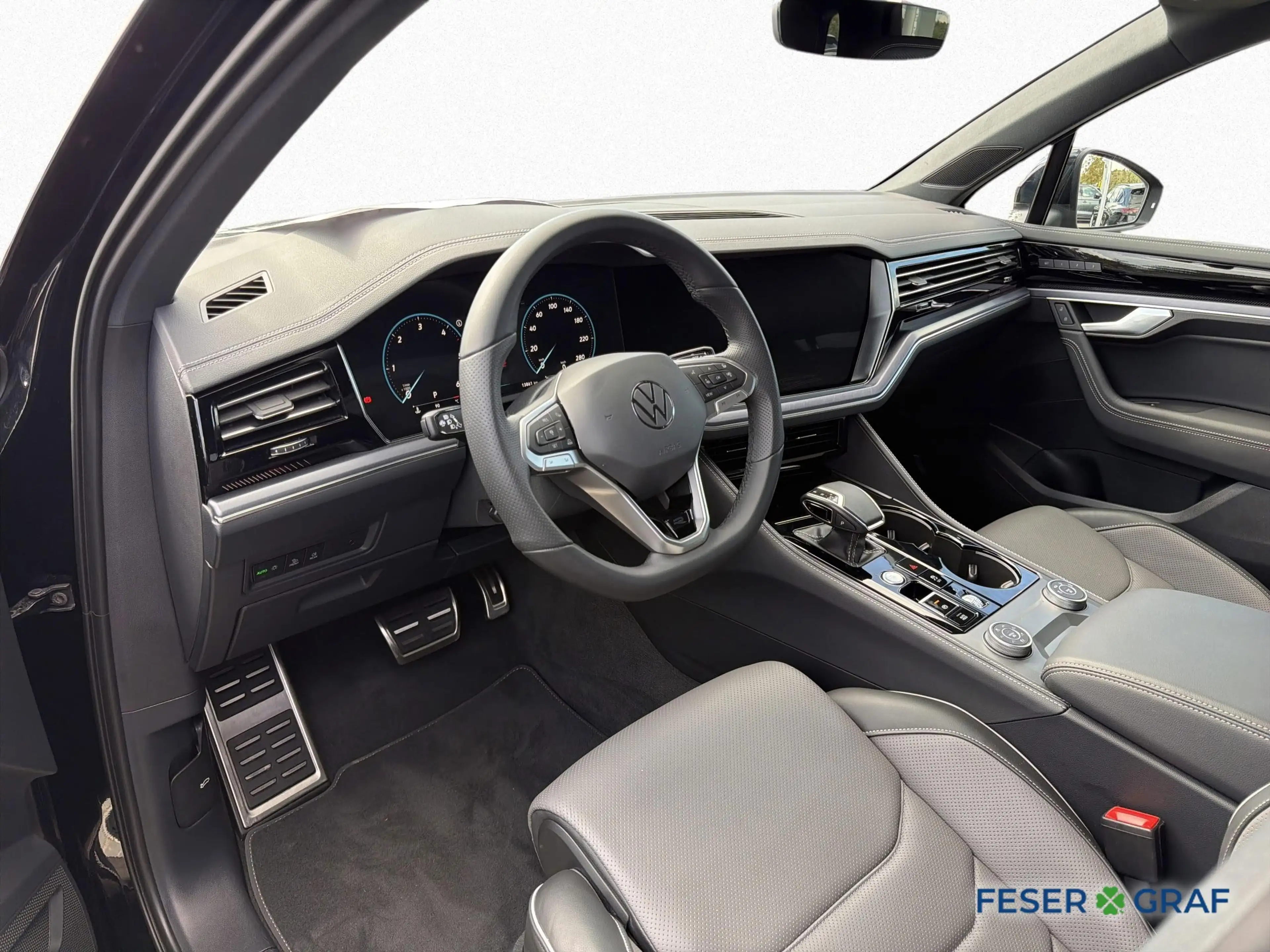 Volkswagen Touareg R-Line 3.0 TDI 4MOTION BLACK AHK PANO — photo 8