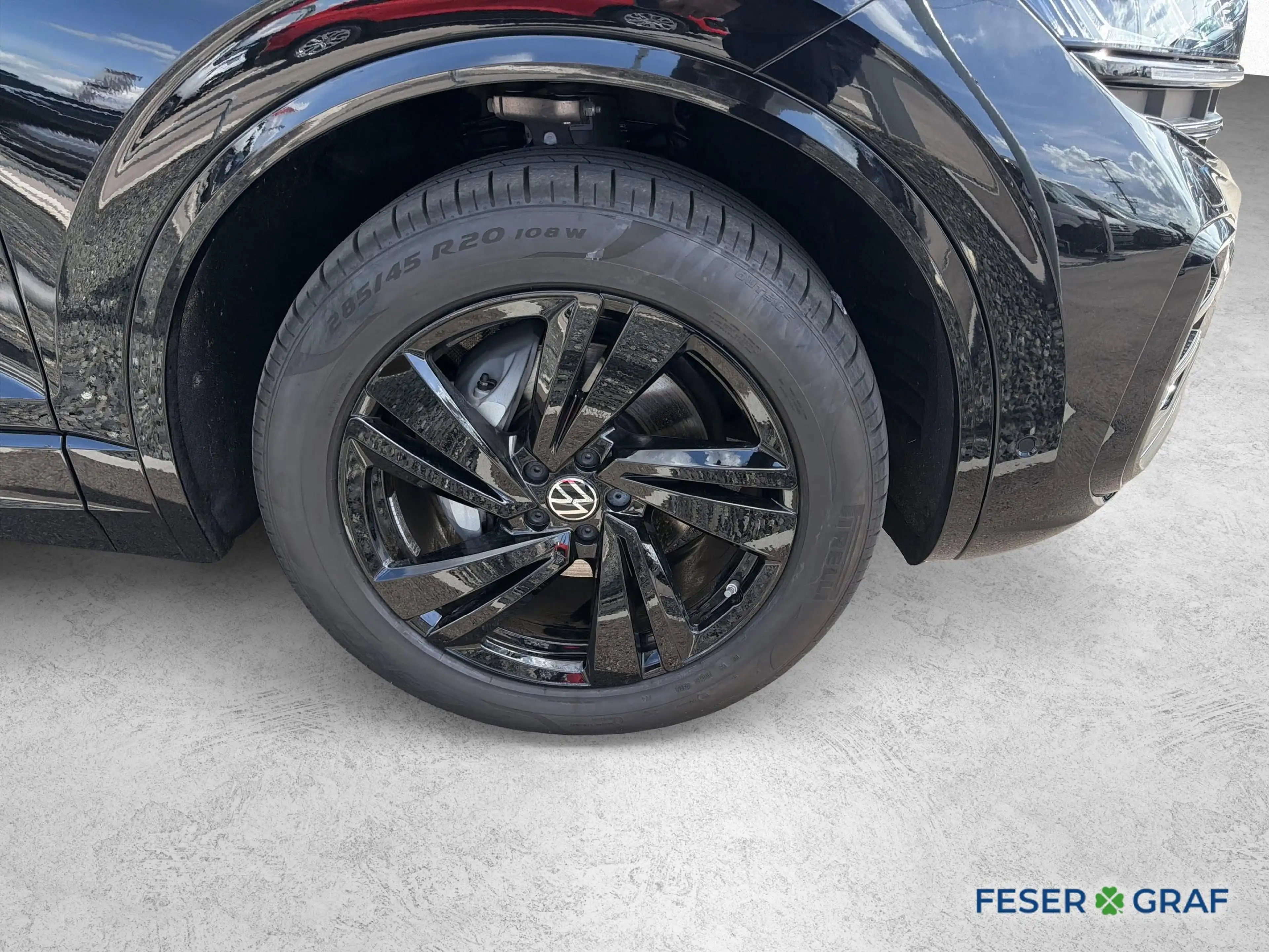 Volkswagen Touareg R-Line 3.0 TDI 4MOTION BLACK AHK PANO — photo 4