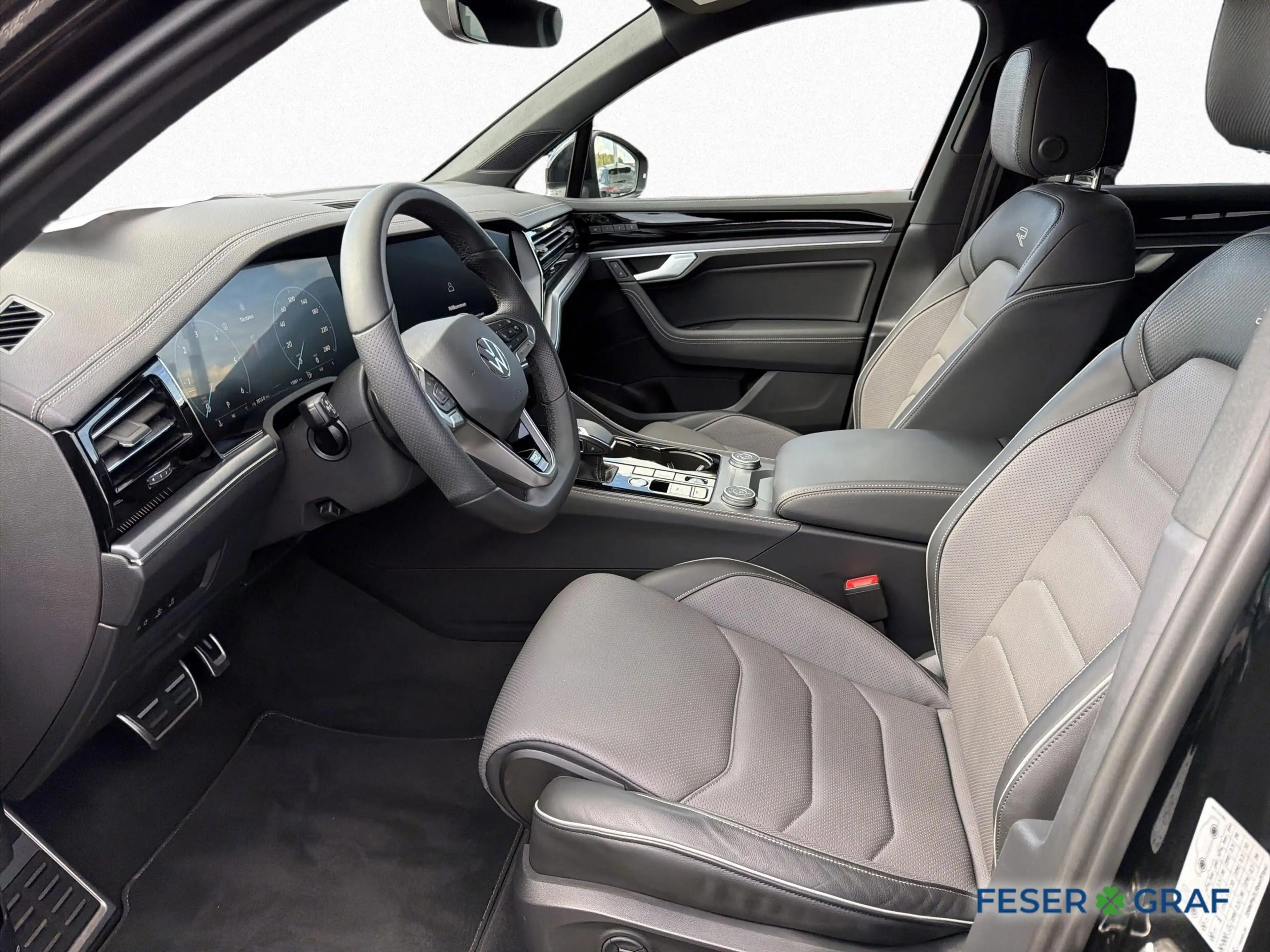 Volkswagen Touareg R-Line 3.0 TDI 4MOTION BLACK AHK PANO — photo 9