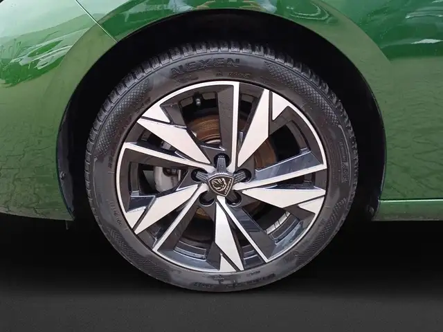 Peugeot 308 view 8