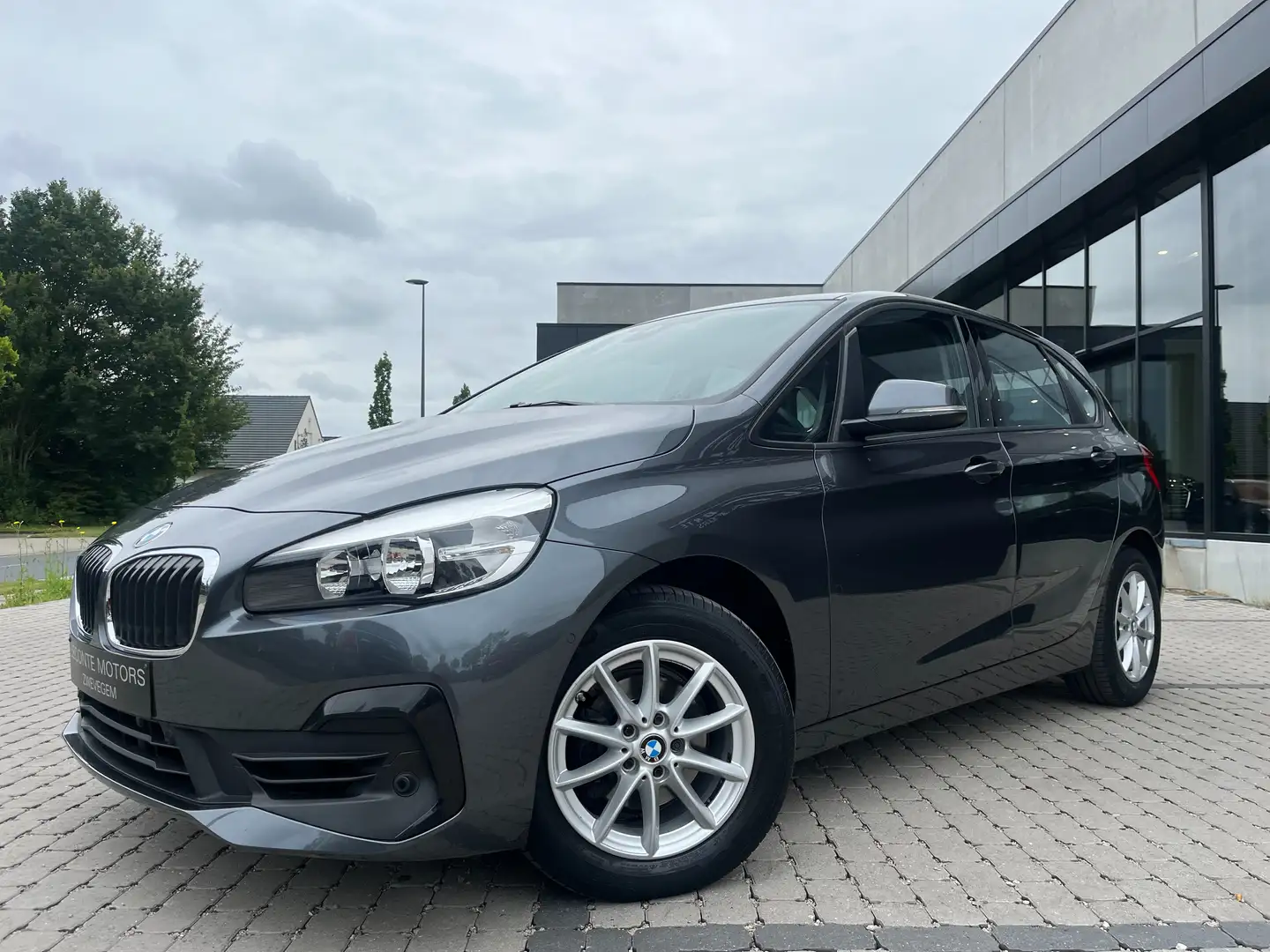 BMW 216 216i Active Tourer Facelift Navigatie/PDC/BLTH/... Grijs - 2