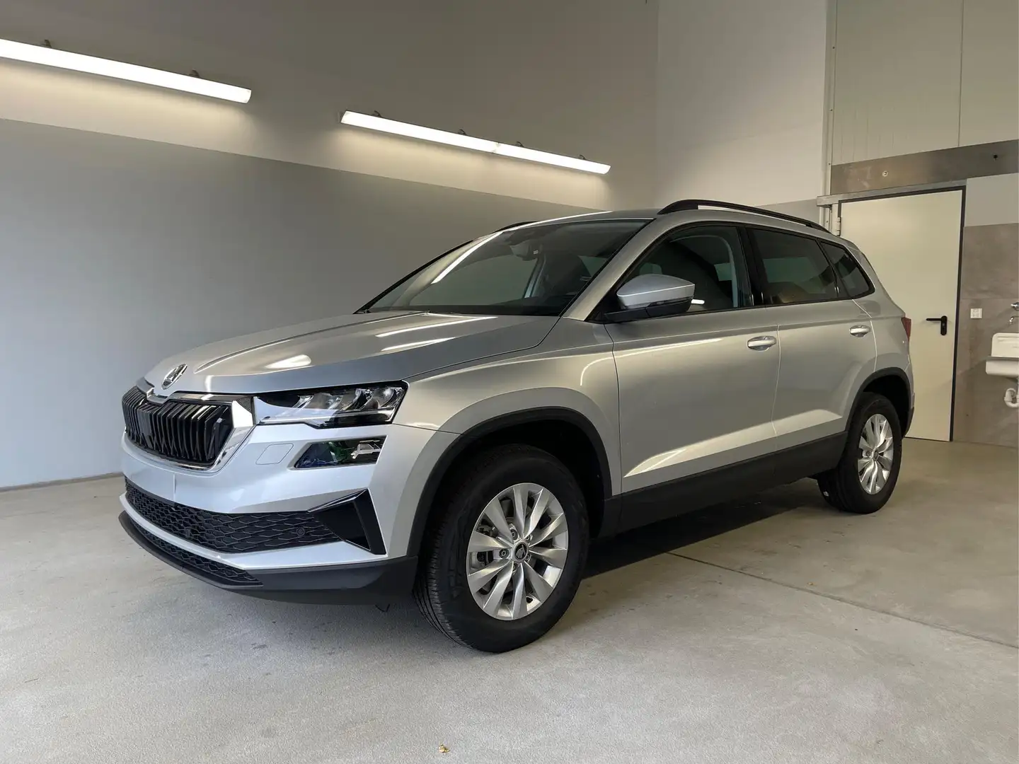 Skoda Karoq Selection 150PS TSI DSG Navi+ACC+AHK+Kessy+Kame... Argento - 1