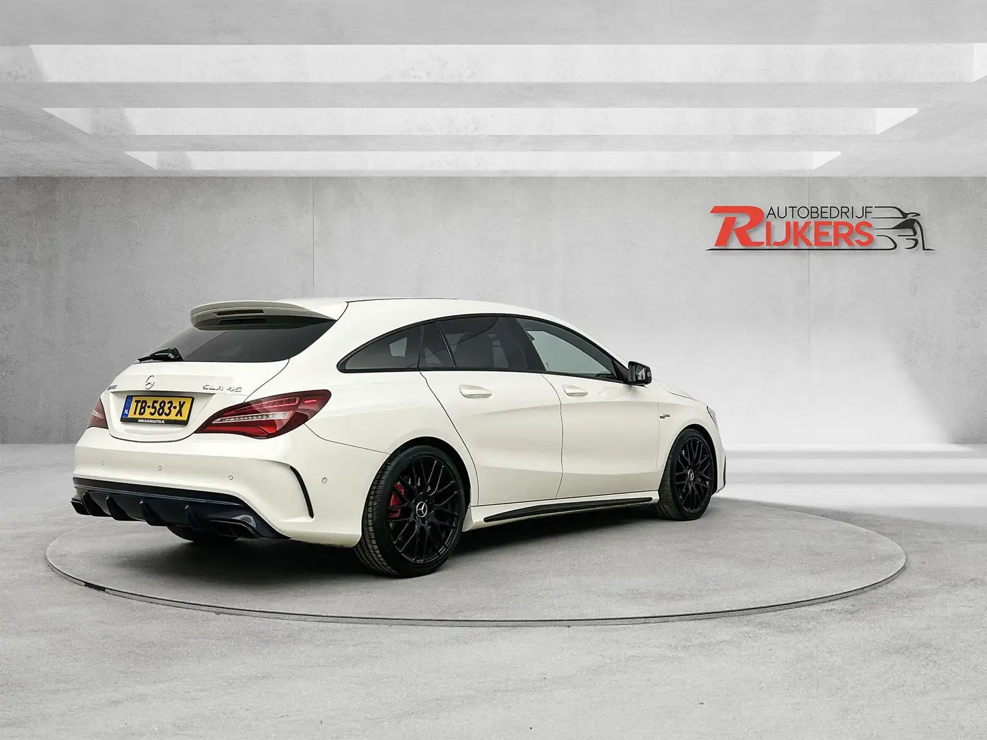 Mercedes-Benz CLA 45 AMG Shooting Brake 4MATIC 381pk,Uitlaatklep,ADAS,Cruis Wit - 2