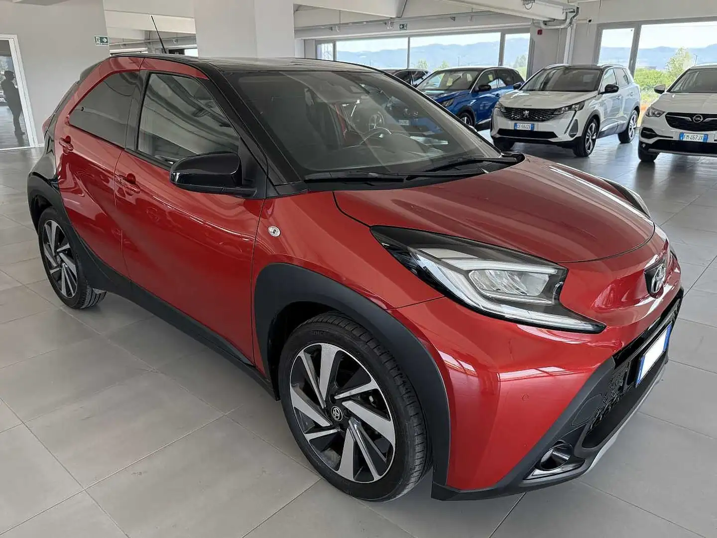 Toyota Aygo X X 1.0 VVT-i 72 CV 5 porte Lounge Rosso - 1