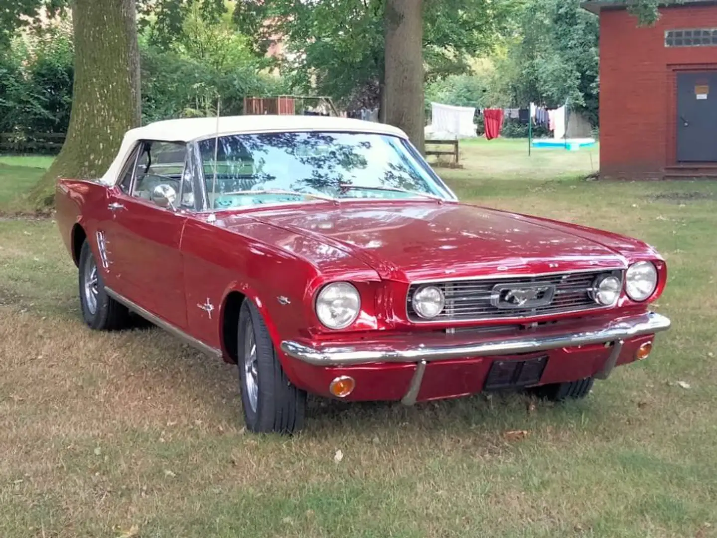 Ford Mustang Cabrio Rot - 2