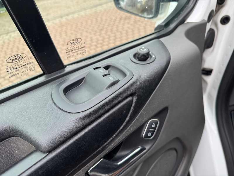 Ford Transit Custom 300 L2 Trend — photo 6