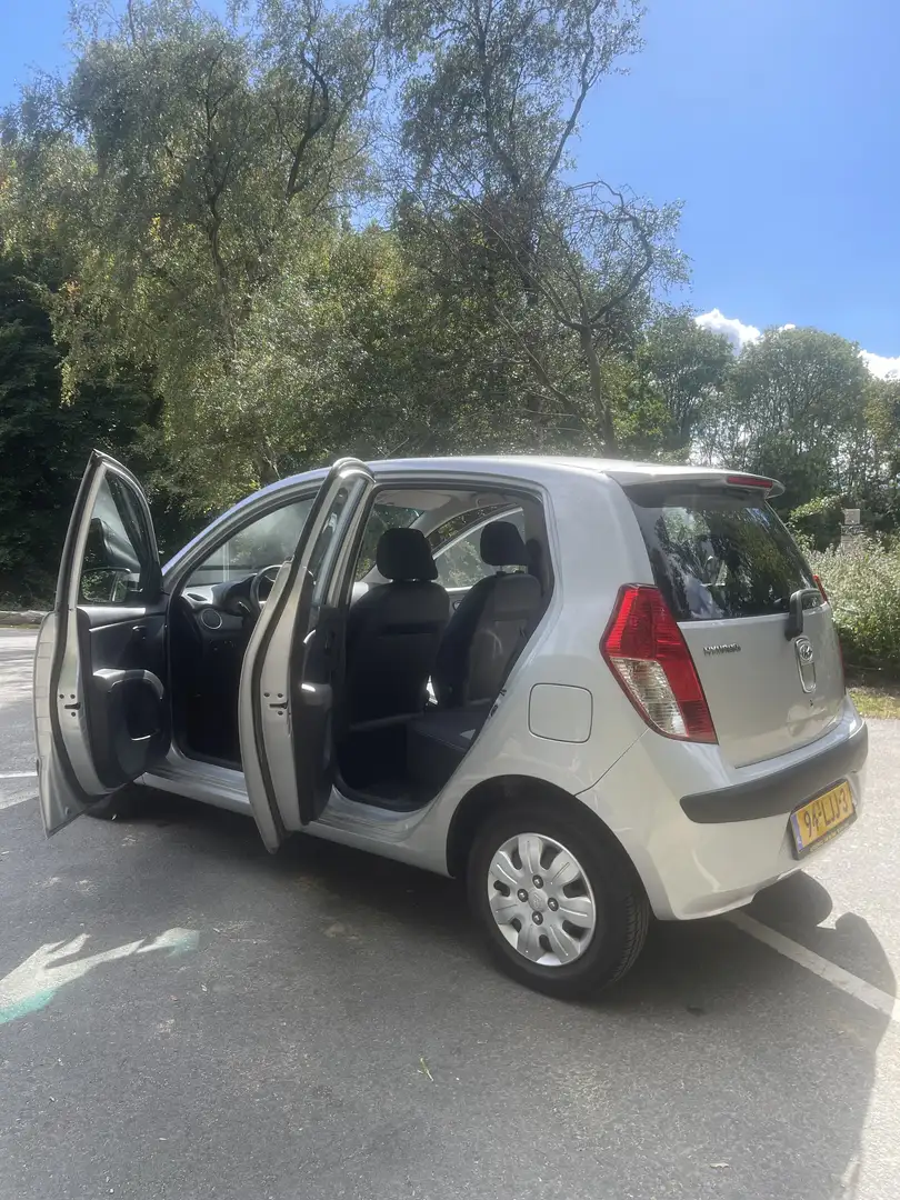 Hyundai i10 1.1 Active Grijs - 2