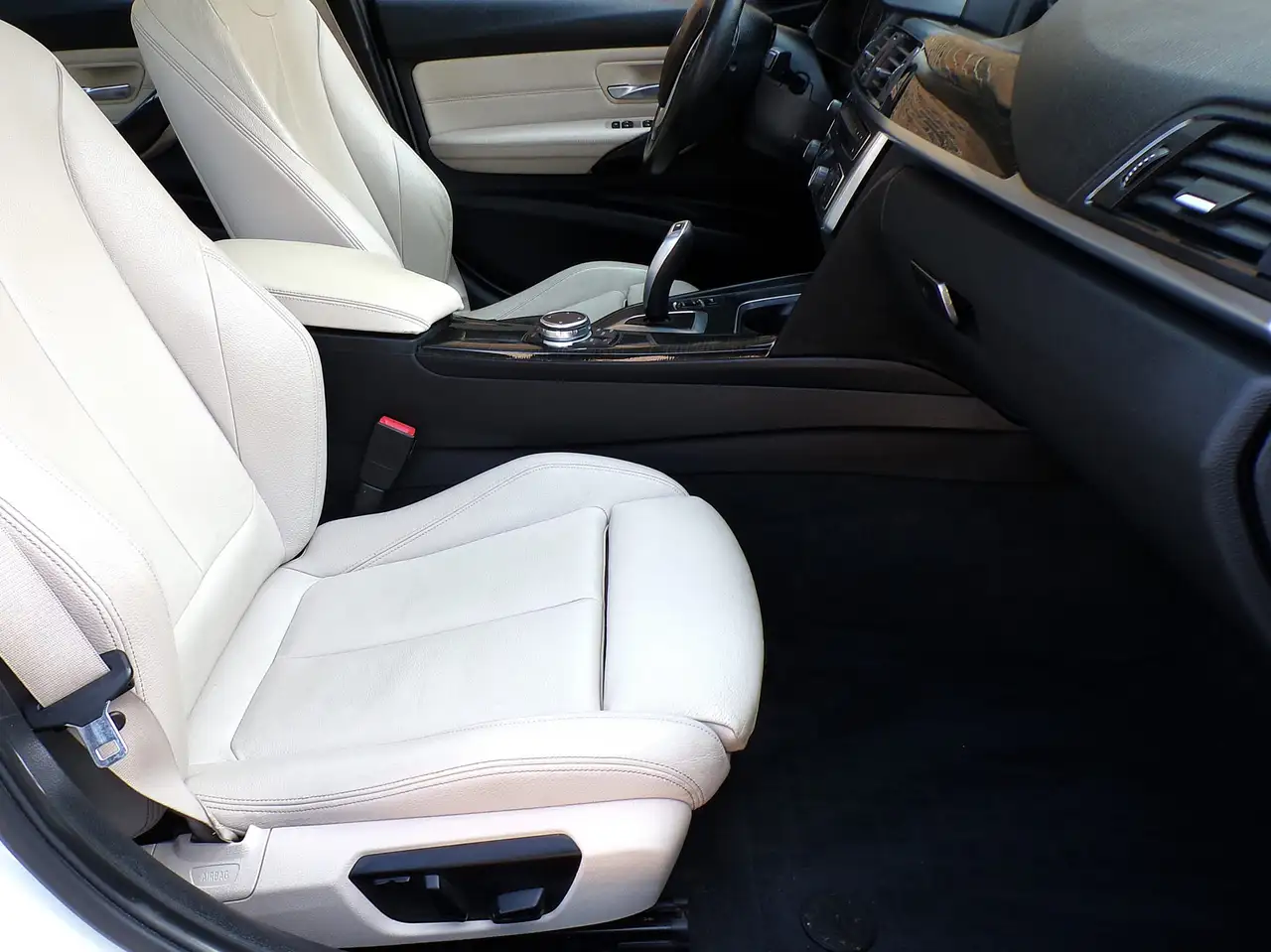 BMW 3 Series снимка BMW 3 Series