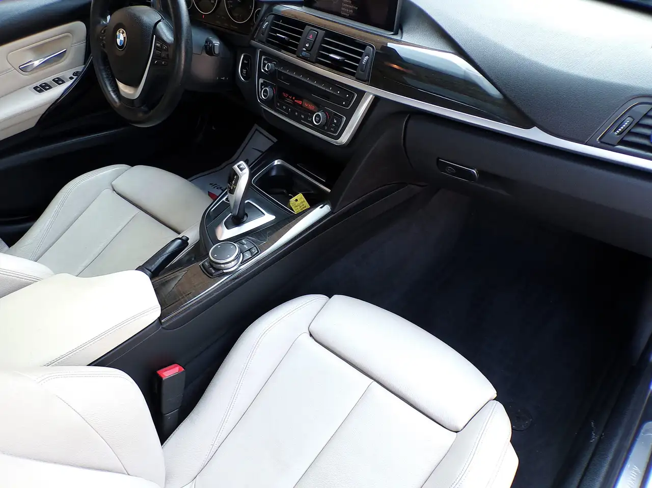 BMW 3 Series снимка BMW 3 Series