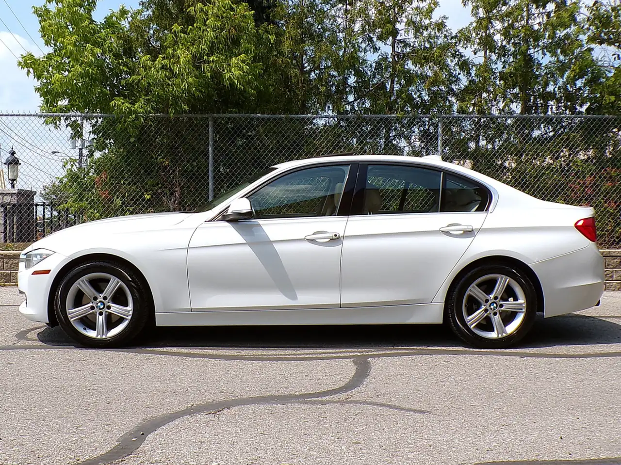 BMW 3 Series снимка BMW 3 Series