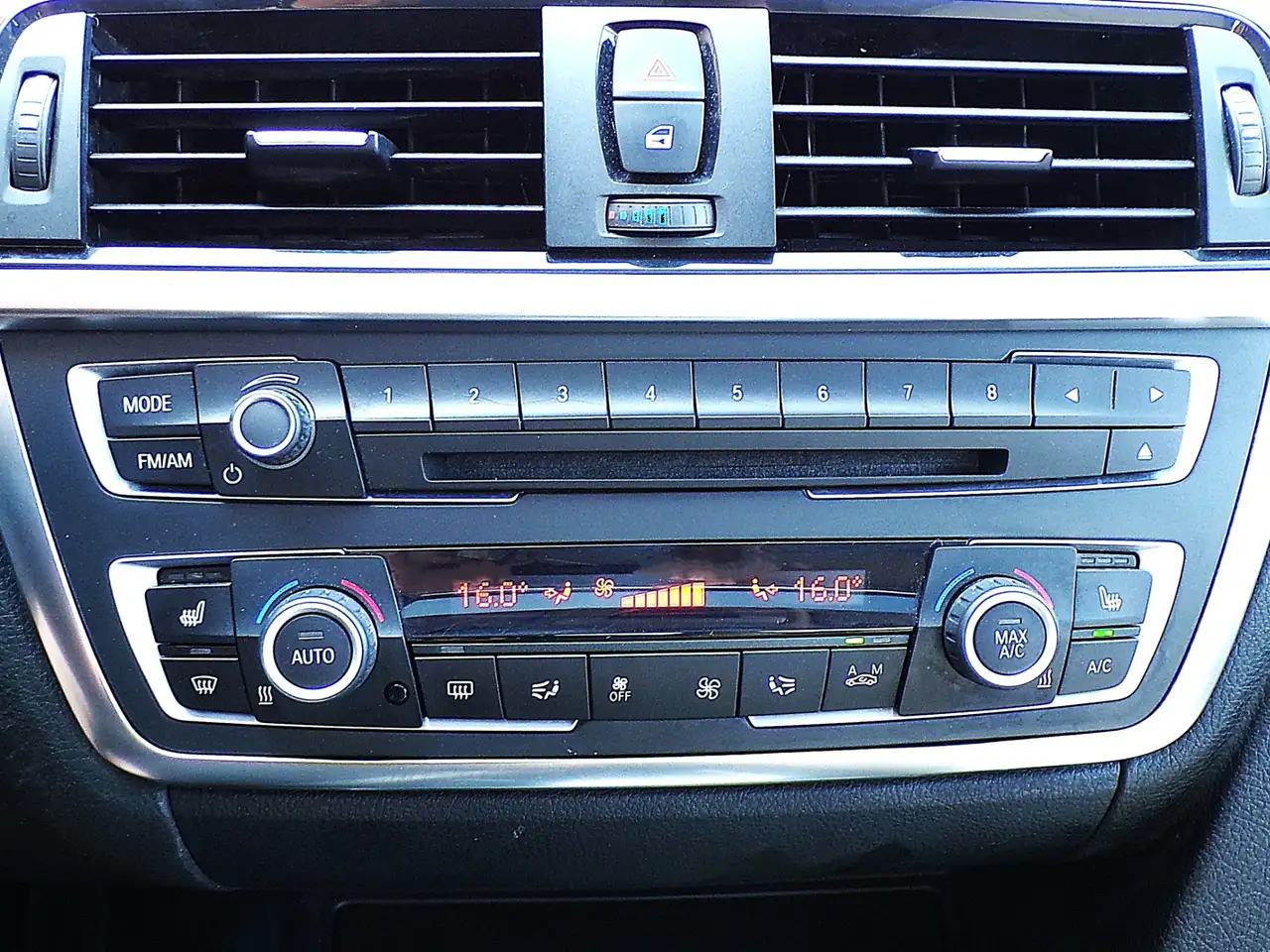 BMW 3 Series снимка BMW 3 Series