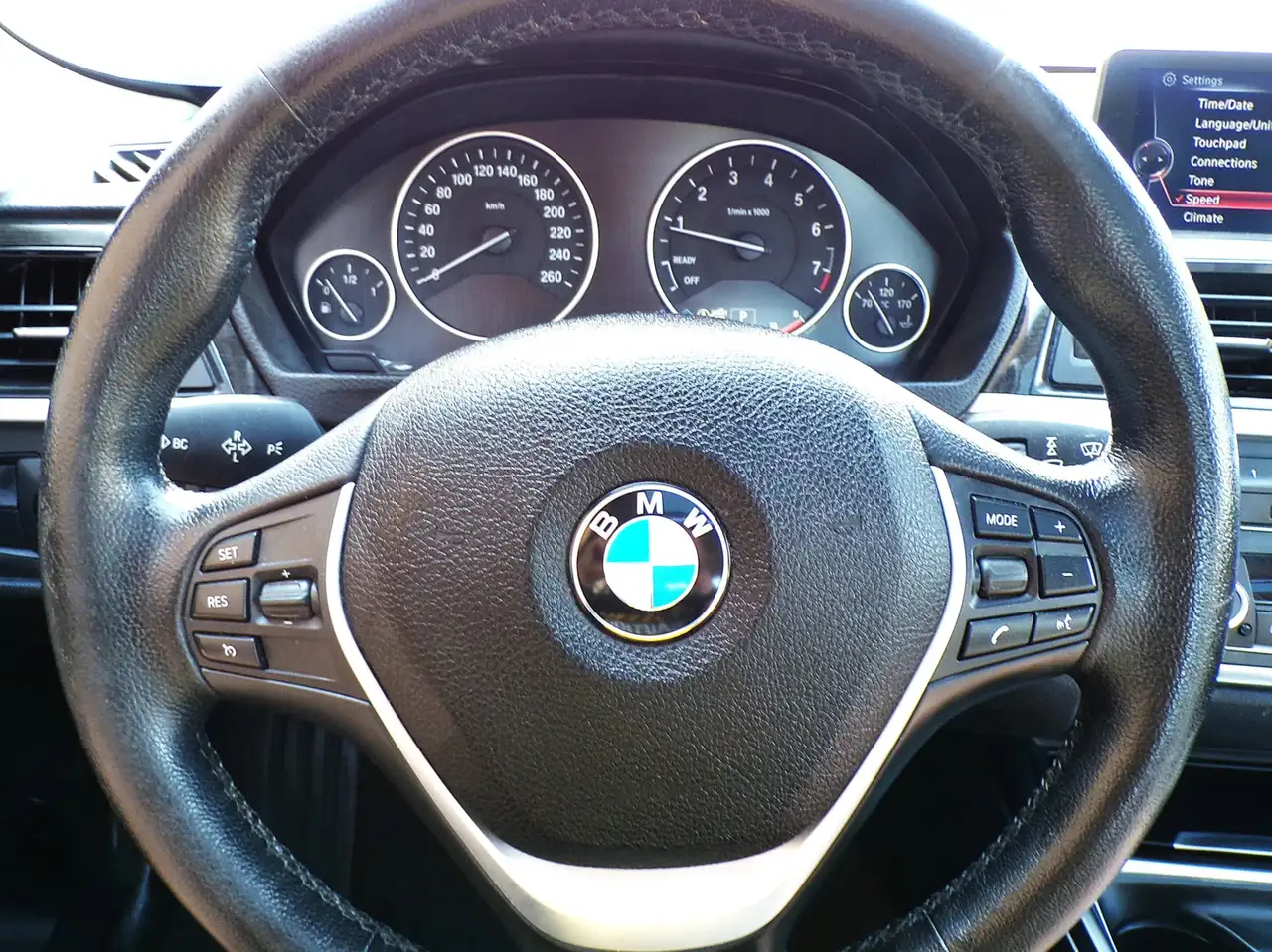 BMW 3 Series снимка BMW 3 Series
