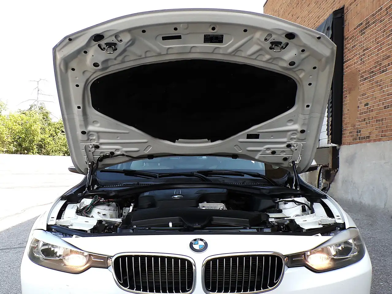 BMW 3 Series снимка BMW 3 Series