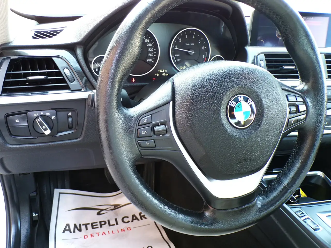 BMW 3 Series снимка BMW 3 Series
