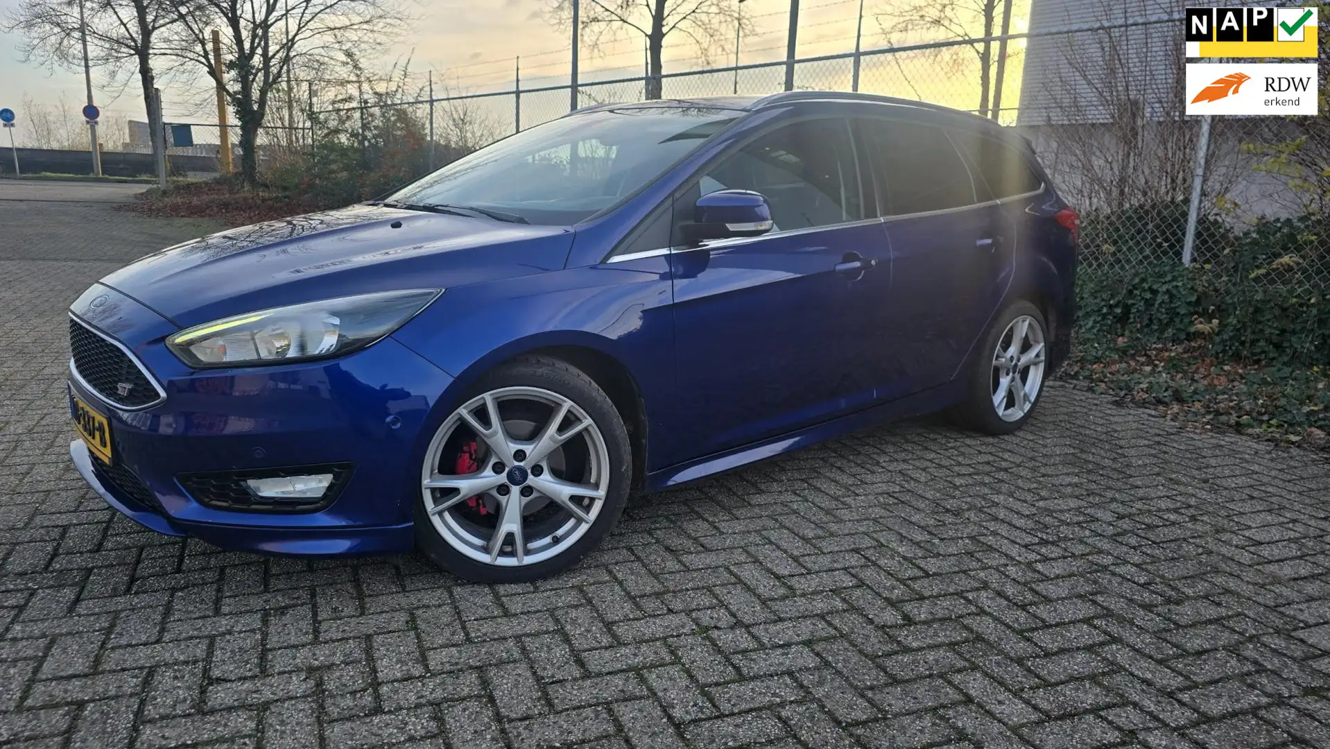 Ford Focus Wagon 1.0 Titanium ST-Line Blau - 1