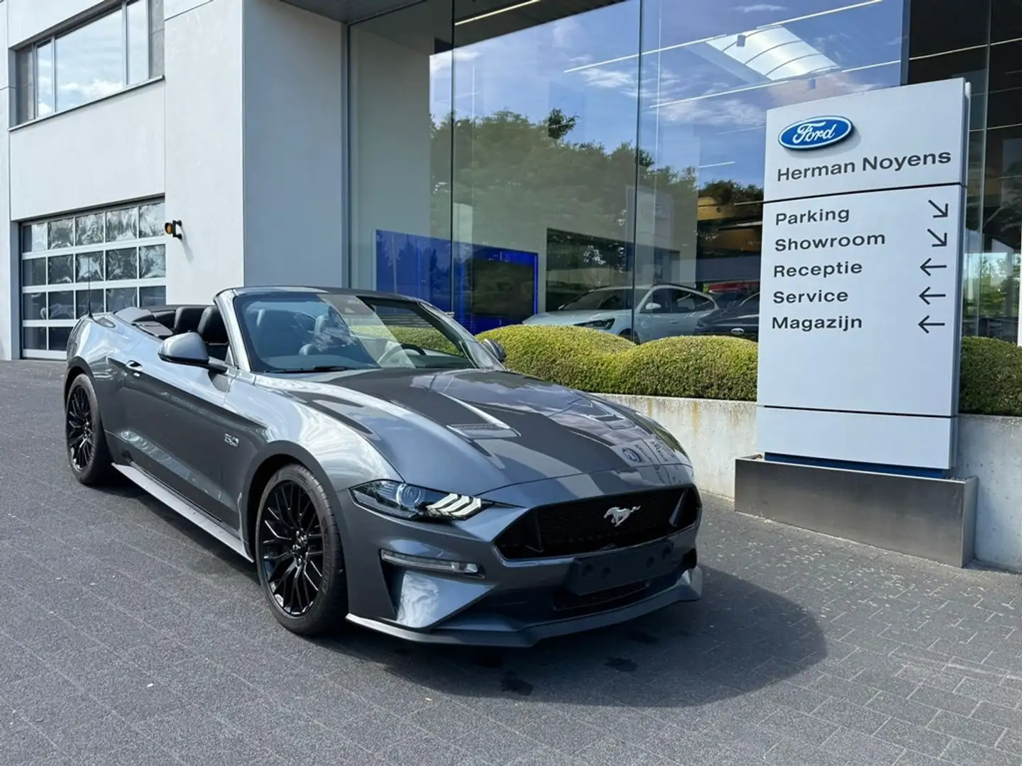 Ford Mustang Convertible GT Grijs - 2