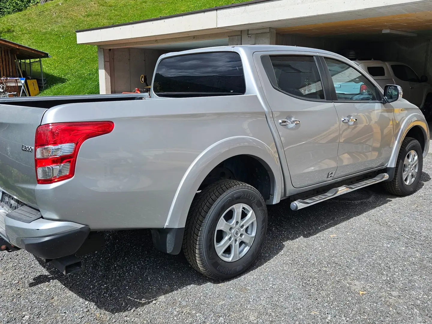 Mitsubishi L200 Grau - 1