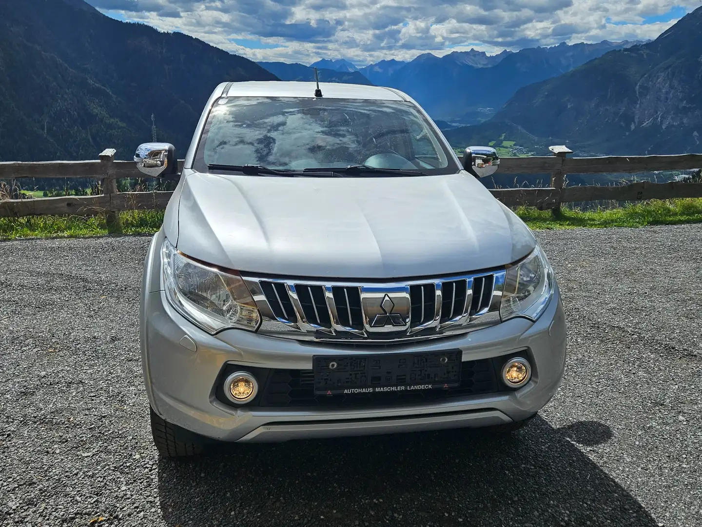 Mitsubishi L200 Grau - 2