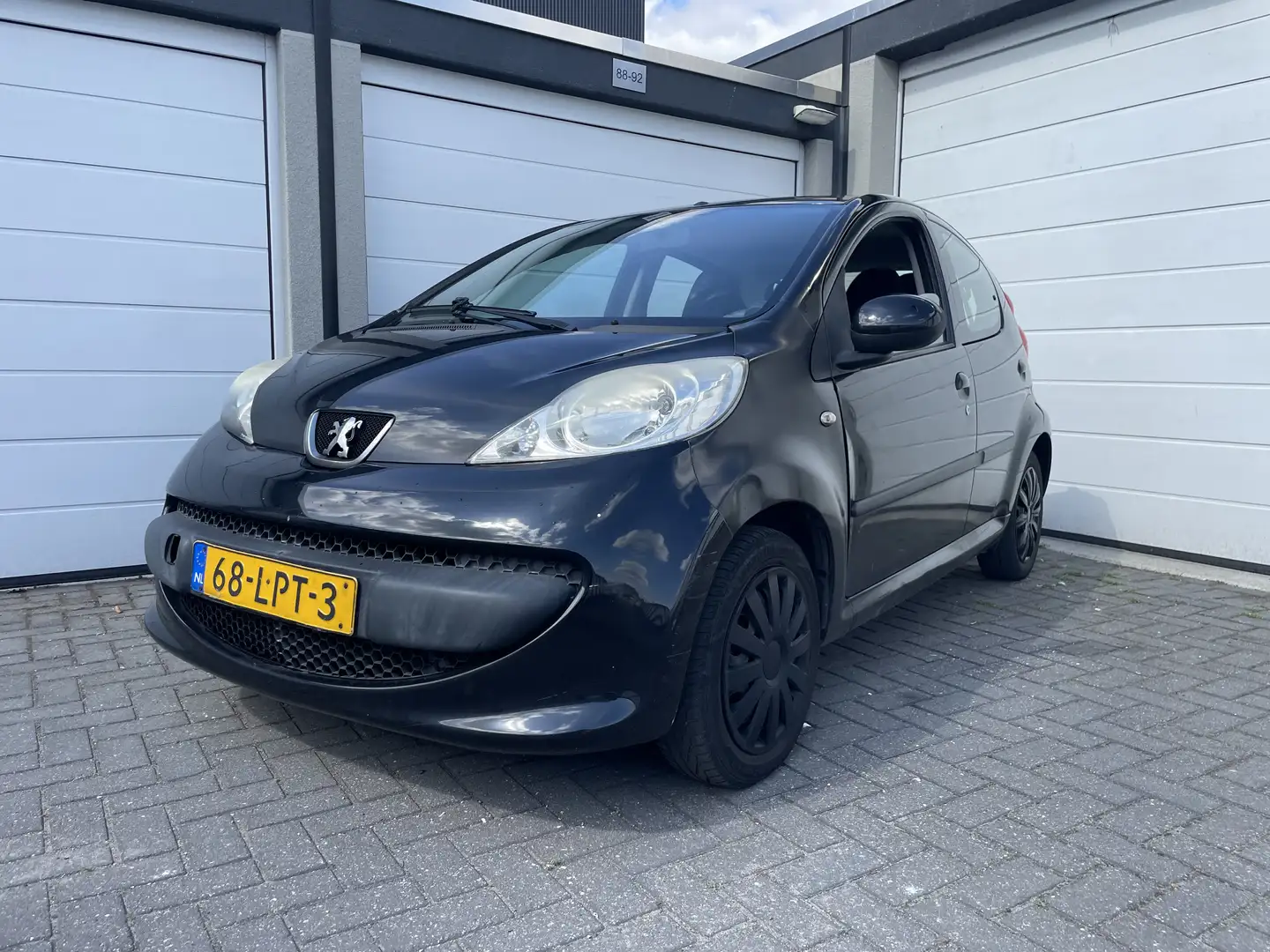 Peugeot 107 1.0-12V Urban Move Zwart - 2