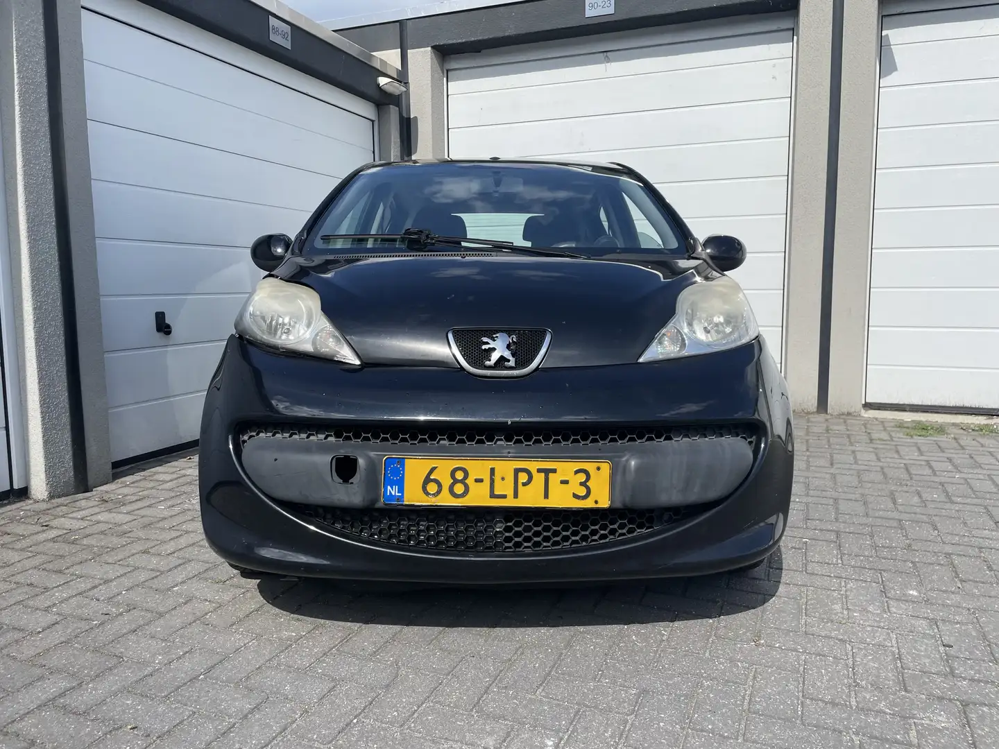 Peugeot 107 1.0-12V Urban Move Zwart - 1