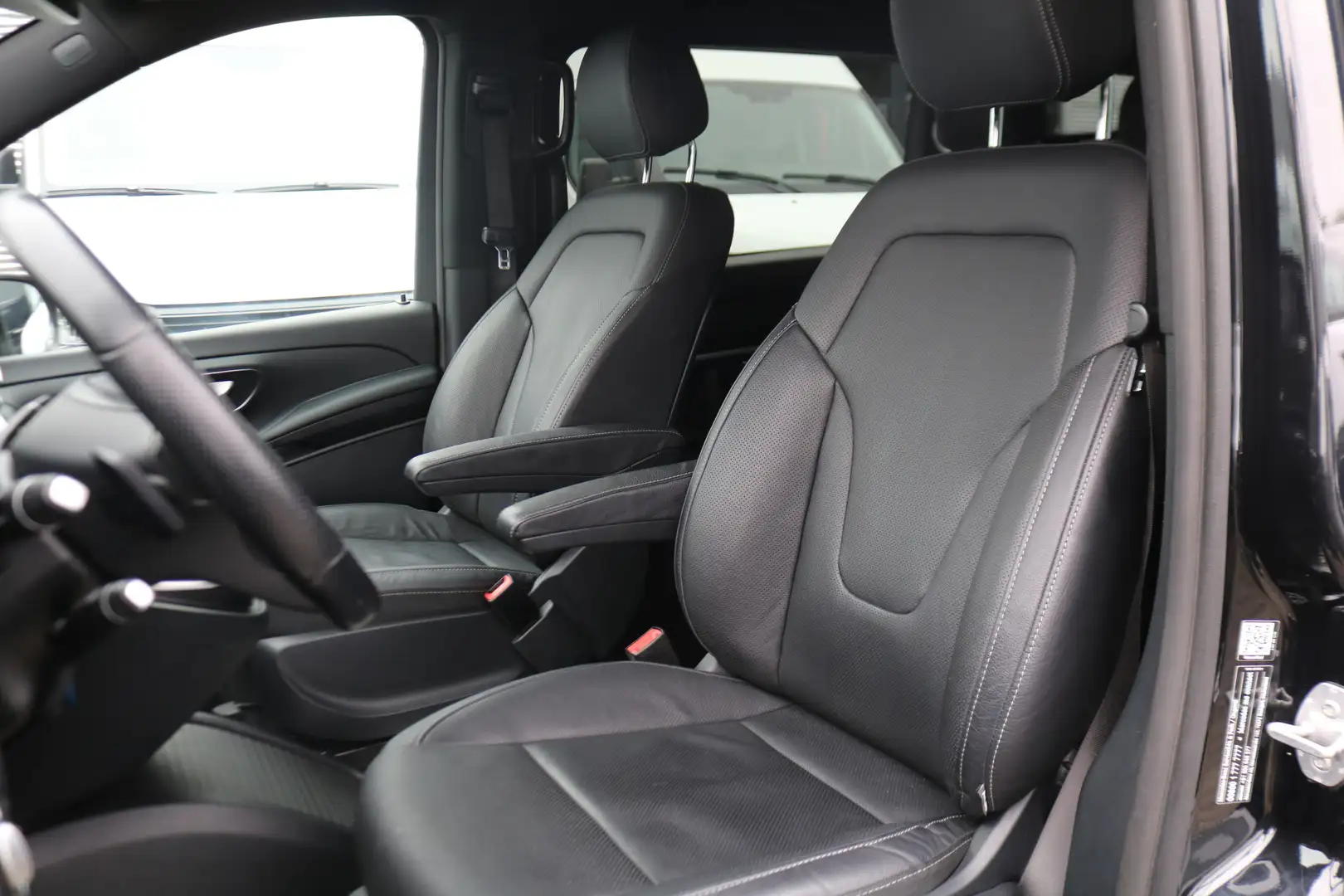 Mercedes-Benz V 300 300d Extra XL DC Avantgarde Edition AMG Burmester Noir - 2